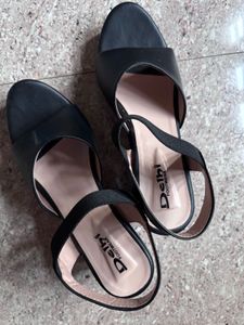 Delhi Footwear Black Sandals