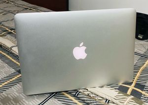 Apple MacBook Pro Laptop