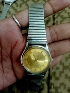 Vintage action quartz watch