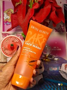 Swiss Beauty Juicy Glow Face Wash