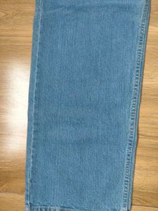 Classic Light Wash straight Leg Jeans