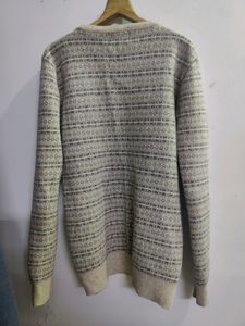 Medium Size Unisex Sweater In Good Condition