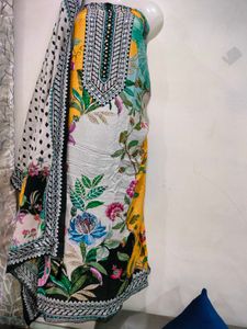 Embellished Kurta Set with Floral Print