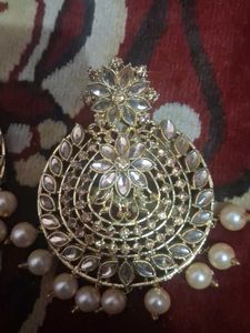 Exquisite Pearl &amp; Kundan Maang Tikka Set