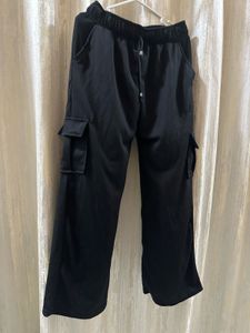 Black Wide-Leg Cargo Pants