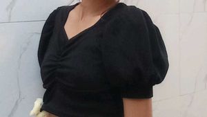 Black Puff Sleeve Crop Top