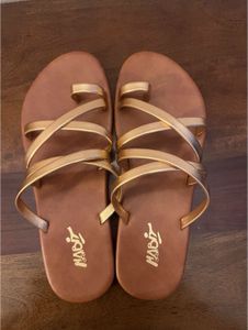 Stylish Gold Toe Ring Sandals