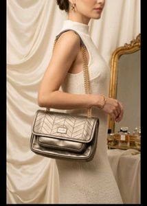 Chic Quilted Chain Sling Bag metallic silver