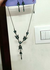 Leaf Design Necklace & Earring Set