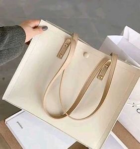 Stylish Tote Bag - Perfect Everyday Carryall