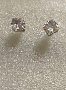 American Diomond Studs 2 Pairs