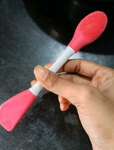 238. Facial Cleansing Brush &amp; Applicator