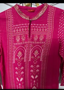 Vibrant Pink Kurta with Gold Print