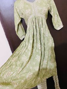 Lucknowi Chikankari Kurta Set
