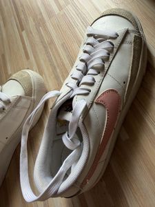 Nike Blazer Low Vintage White Pink