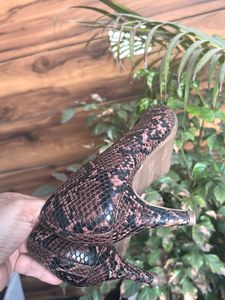 Stylish Snake Print Kitten Heels