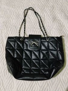 Chic Black Quilted Handbag