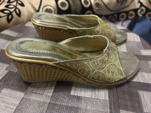 Golden Wedges- CLEARANCE SALE‼️