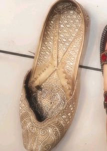 Elegant Gold Embroidered Juttis