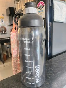 2 lit Large Capacity Water Bottle