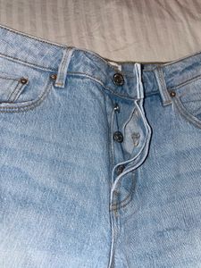 Light Wash Ripped Jeans