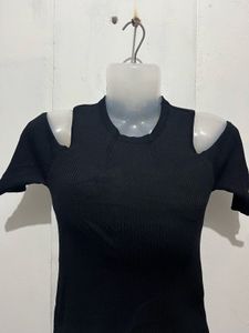 Chic Black Cold Shoulder Ribbed Top