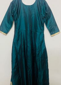 Elegant Green Embroidered Kurta 🌈