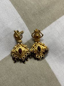 comb of 4 earrings