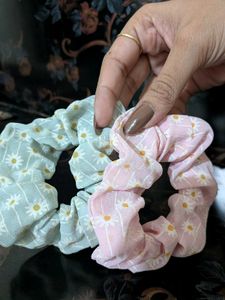 Cute Daisy Print Scrunchies Set