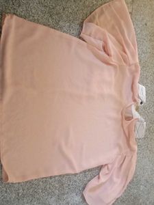Peach cute crop top with a white collor
