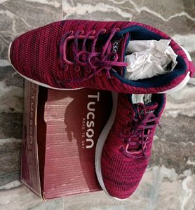 Tucson Running Shoes - Size 6