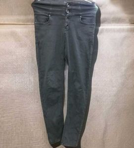 High-Waisted Jeans