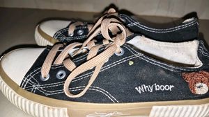 Stylish Black High-Top Sneakers - Classic Canvas D