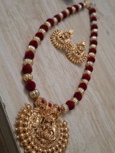 Gold Tone Necklace and Earrings Set