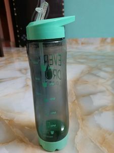 Im Selling A Sipper Water Bottle