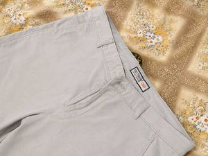Men’s Straight-Fit Chinos – Li