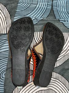 Embroidered ethnic slip-on sandals / flats