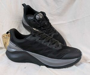 Mens Black Sneakers  Size 7🌟
