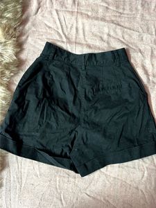 Pleated High-Waisted Black Shorts