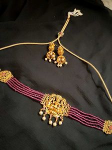 Matte finish choker jewellery with earrings
