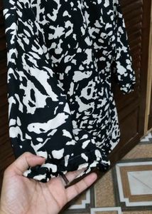 Monochromatic Abstract Print Tunic