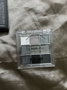 DIKALU 9 Color Eyeshadow Palette