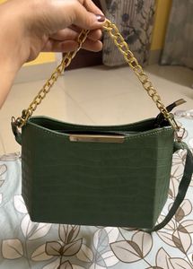 Chic Green Croc Embossed Chain Bag