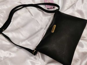 Stylish Black Fargo sling Bag