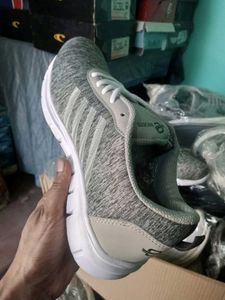 NEW NO USED SPORTS SHOES FOR MEN.