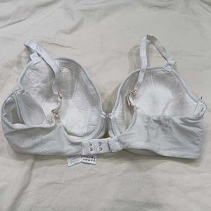 White🥰 36E Textured Bra
