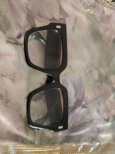 Chic Black Framed Sunglasses