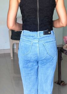 Chic Black Lace Crop Top