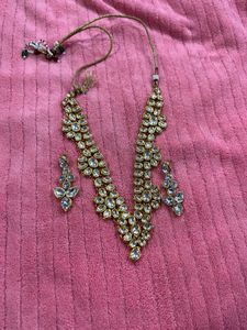 Stunning Kundan Necklace &amp; Earring Set