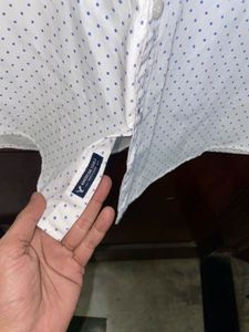 AMERICAN EAGLE OUTFITTERS White Polka Dot Button-D